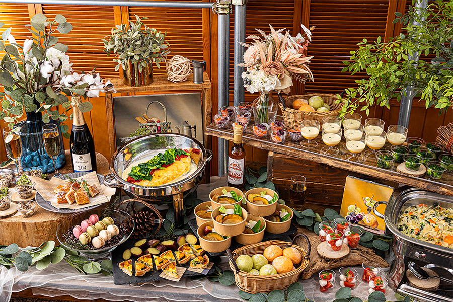 CATERING マスターピースの料理がパーティ用に並んでいる画像